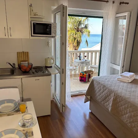 Apartment Toni With Sea View And Balcony In