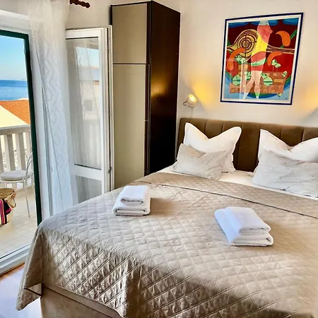 Toni With Sea View And Balcony In Brela